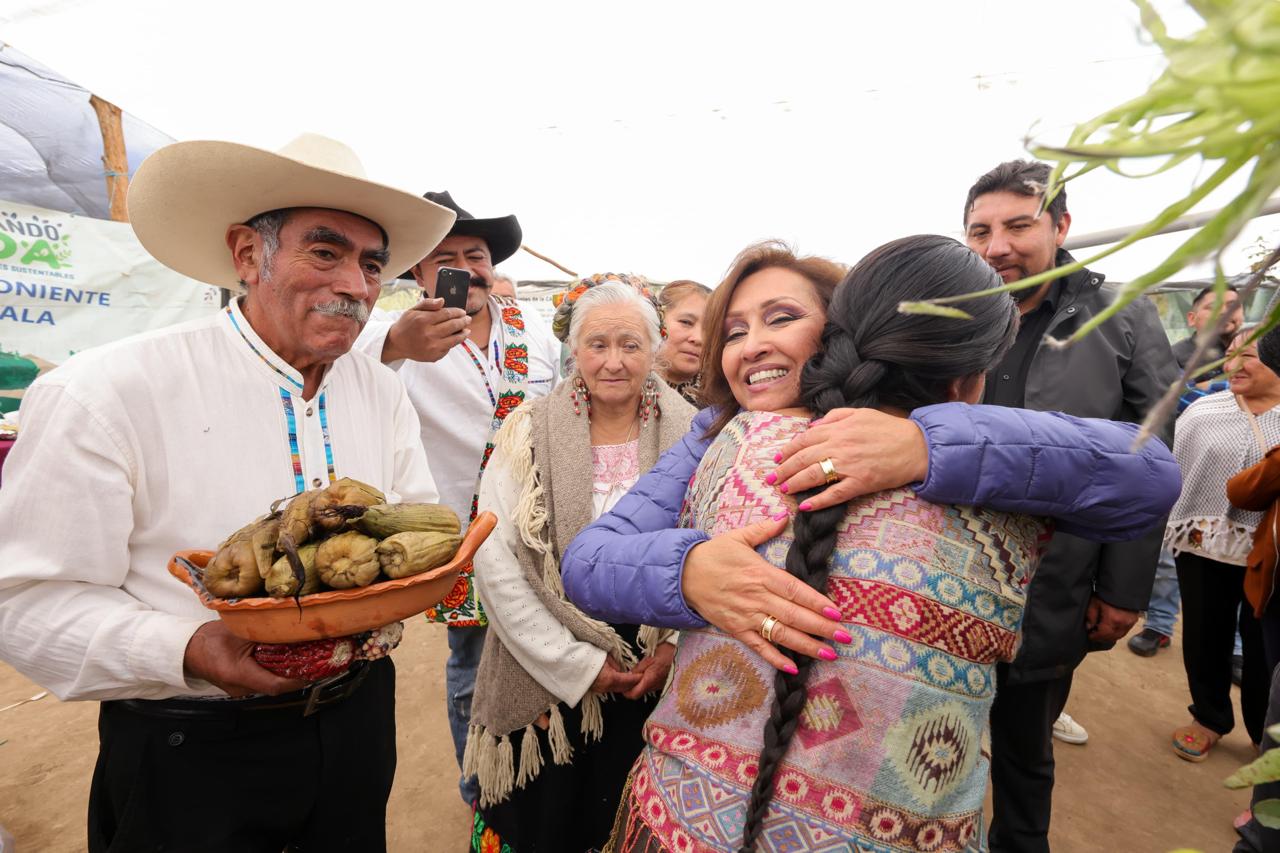 Convive gobernadora con productores del CAC Ocelotzin, en Españita